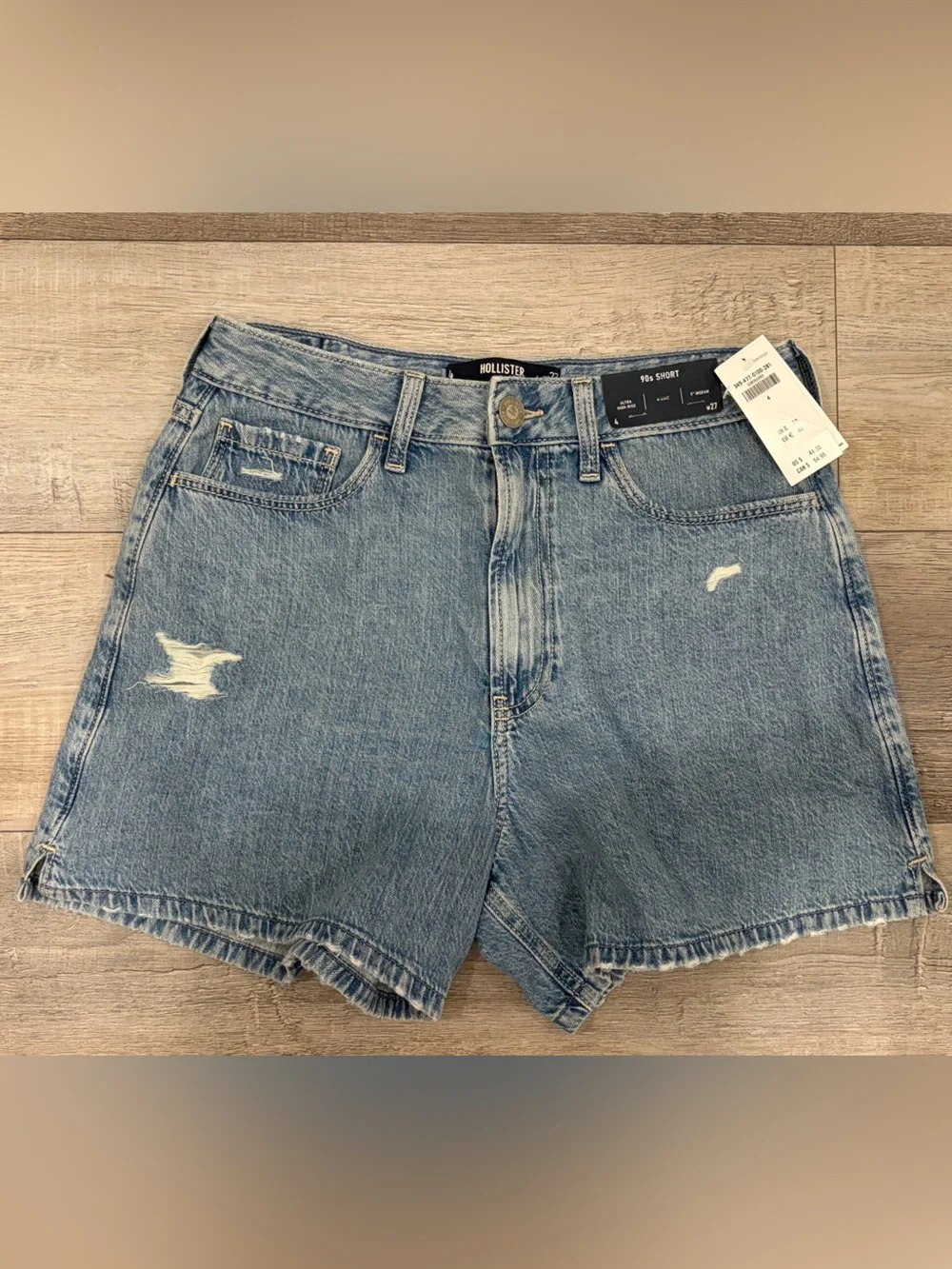 NWT Hollister Ultra High-Rise 90s Denim Shorts Size 4 W27 Distressed